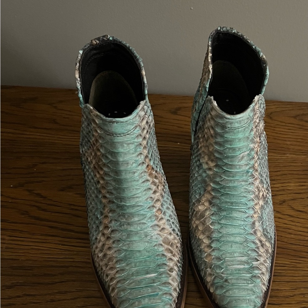 Ariat Womens Dixon Python Skin Blue and Tan Ankle Boots with Textured Finish